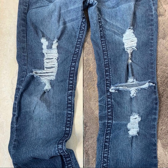 Almost Famous distressed jeans size 3 GUC - Picture 4 of 5